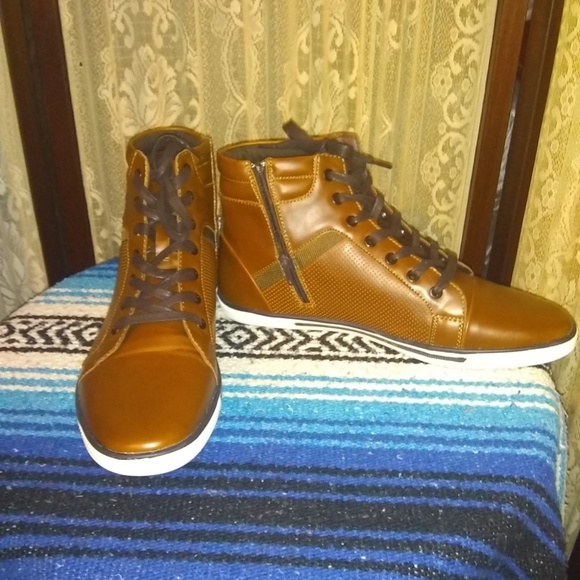 (KENNETH COLE'S). - Picture 6 of 6